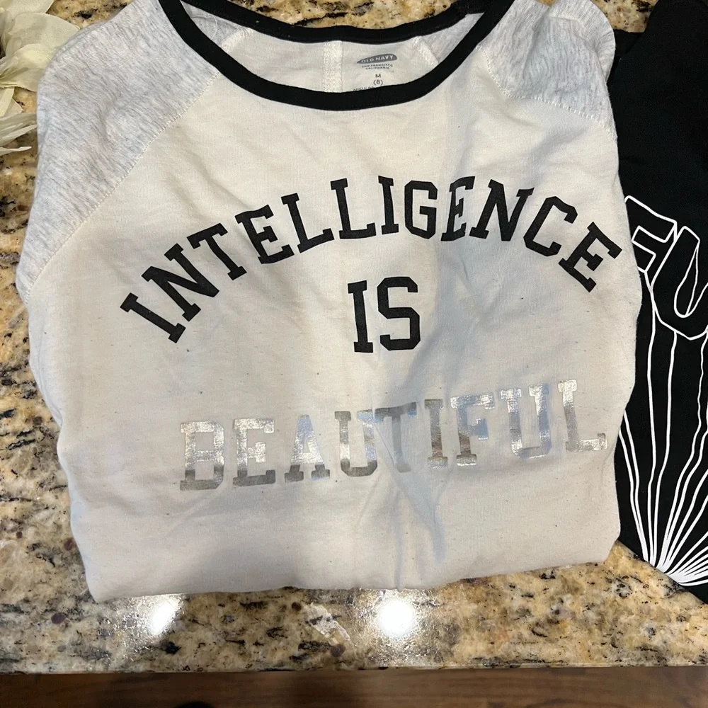 Old Navy Black White Graphic Tee Shirt Lot Sz 8 Medium